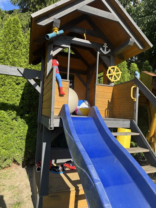 Plac zabaw w stanie bardzo dobrym