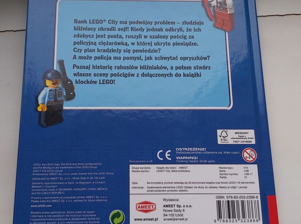 Lego figurki z książką