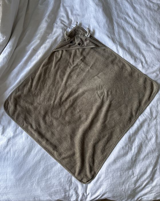 Beżowy ręcznik z kapturem okrycie kąpielowe zara noworodka niemowlaka