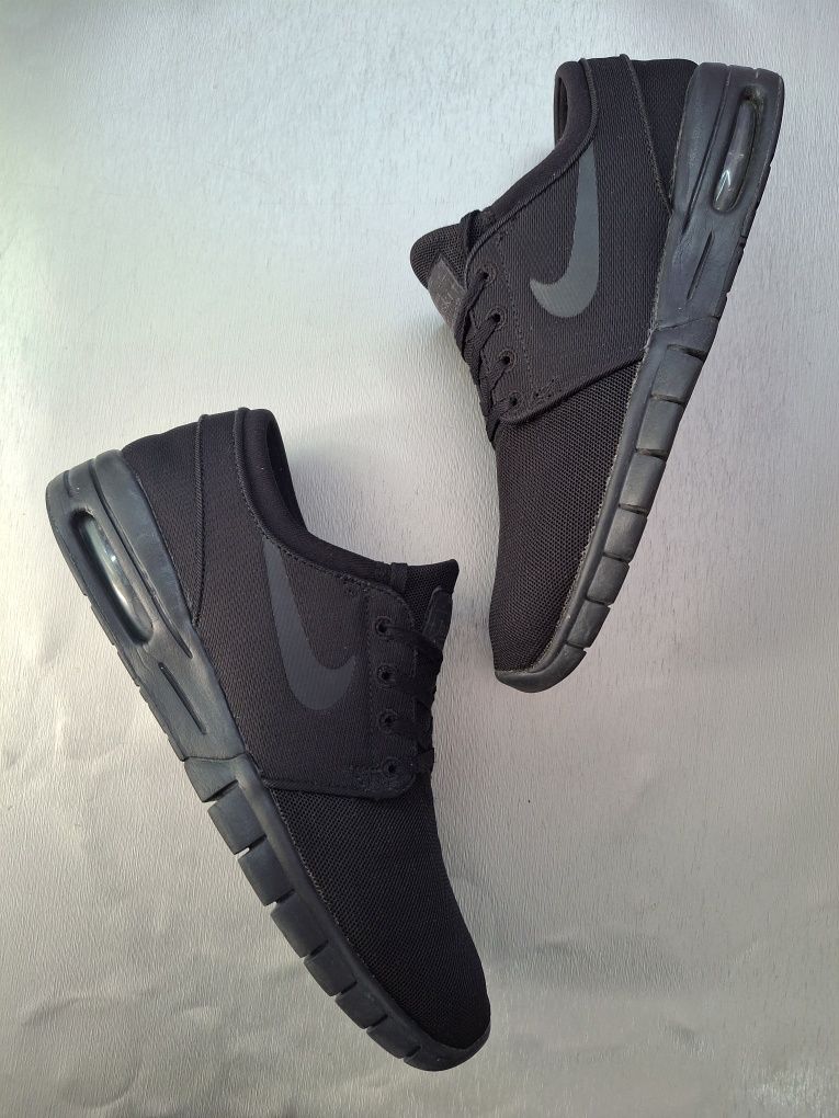 Кроссовки Nike SB Stefan Janoski Black 
ОРИГИНАЛ 
Отлично подходят для