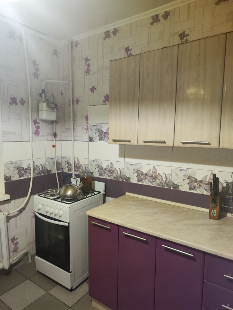 Продаю 2к/кв Соляные Гвардейская 8/9 кирп 54/31/9, мебель,27000