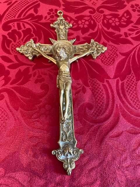 Crucifixo antigo em bronze