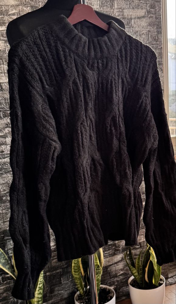 Nowy gruby czarny sweter 10 brak metki