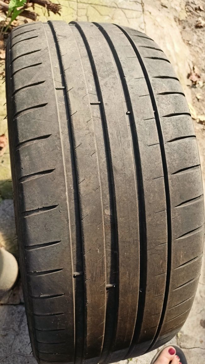 Продам шины 225/45 R17