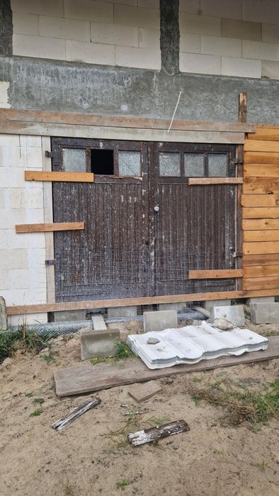 Drzwi wejściowe i brama garażowa techniczna