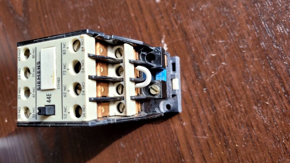 Stycznik 3TH 82 44-0A 220V 16A SIEMENS Germany