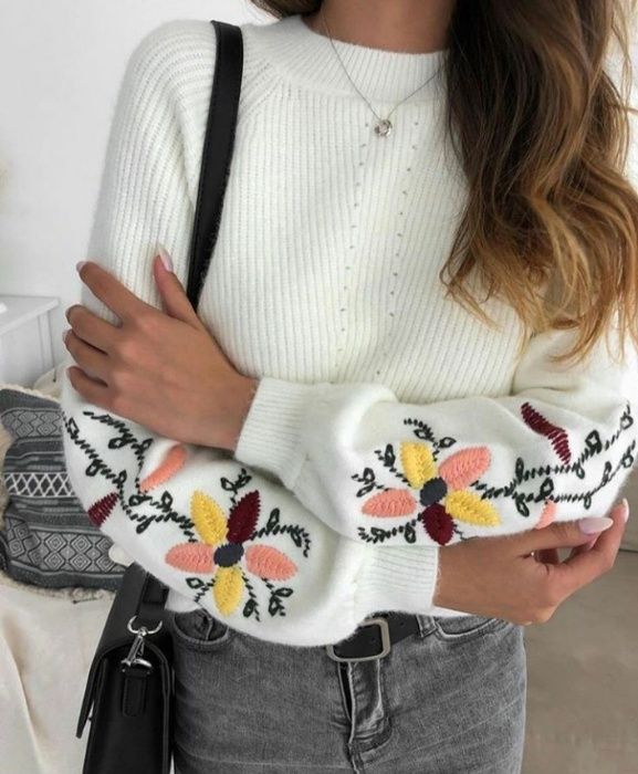 Жіноча кофта Женская кофточка кофта с рисунком вышивкой на рукаве