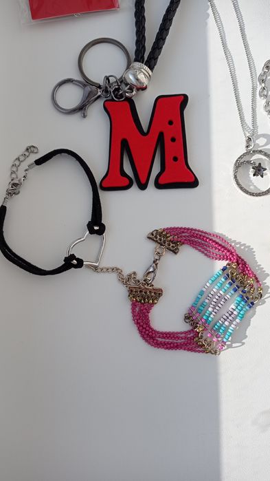 Лот жіночих прикрас / біжутерія/аксесуари для волосся/браслети/брелок