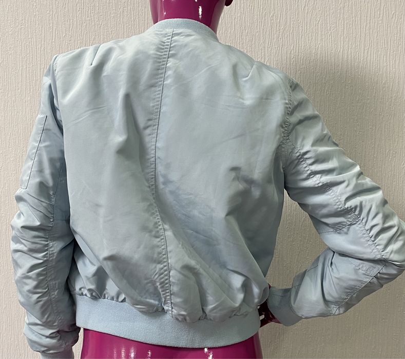 Дутая куртка голубая Stradivarius женская(весна-осень)