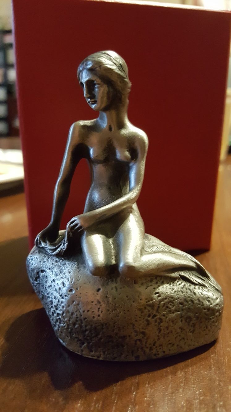 Figurka kobieta syrena syrenka na kamieniu cynk mosiądz przycisk