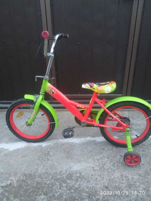 Продаю детский велосипед на роликах.