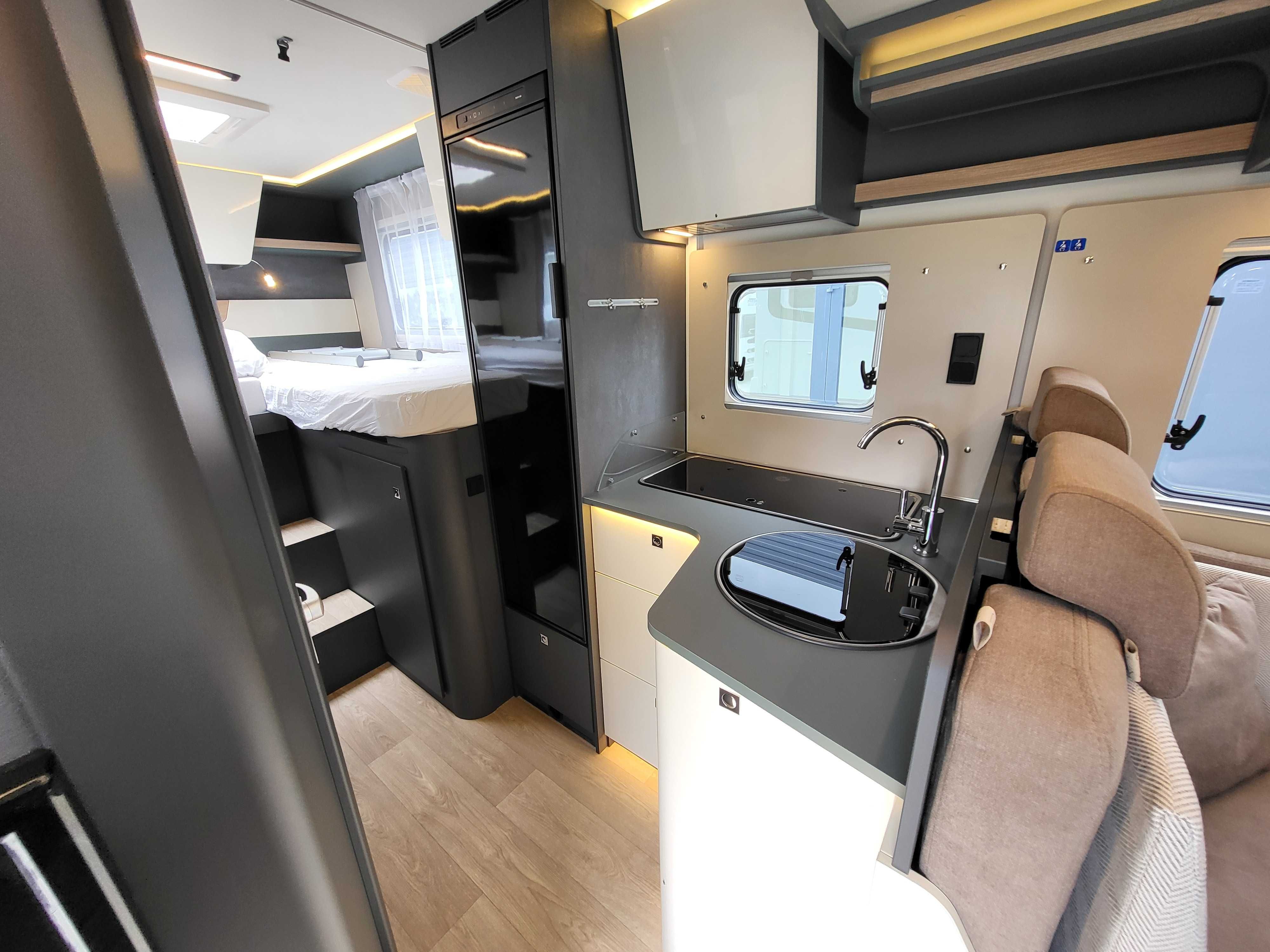 Kamper Premium półintegra 2025 Laika Kosmo L319 4-os Automat Gliwice