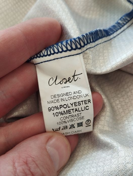 Sukienka koktajlowa, kopertowy dekolt, przewiązanie, niebieskie wzory