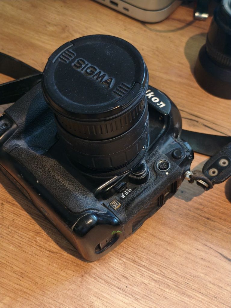 Nikon d3 z obiektywem