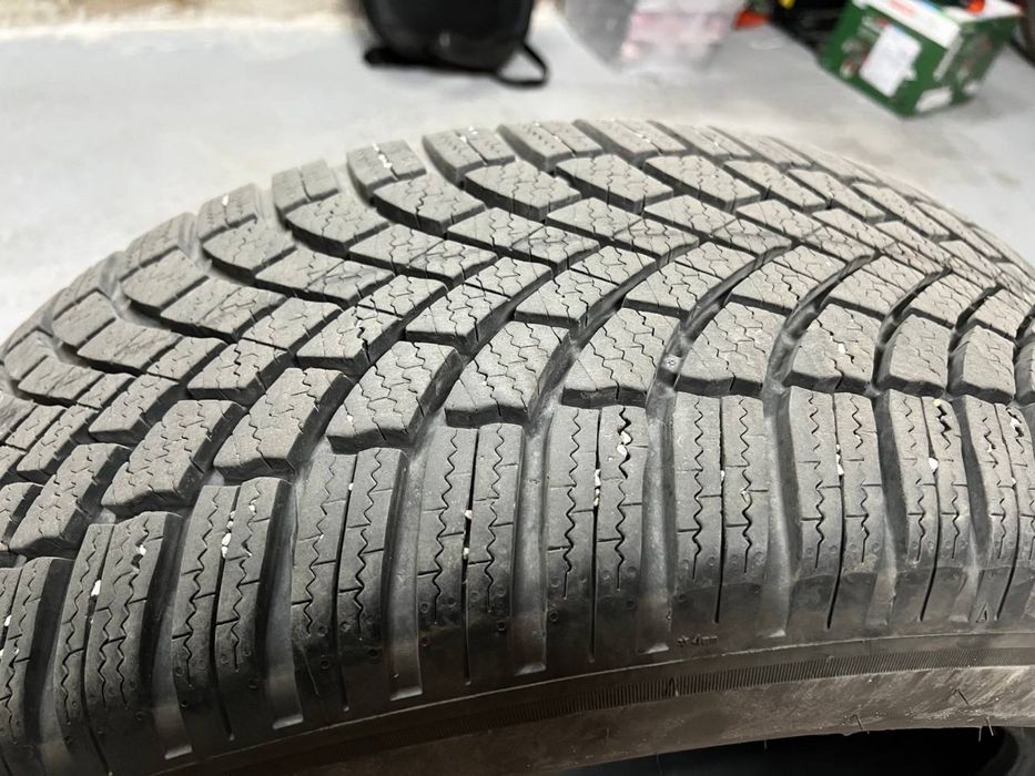 Шини brigestone blizakk 235/55 r19 105V