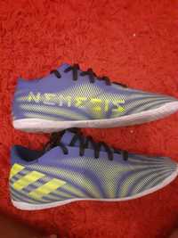 Chuteira adidas n40