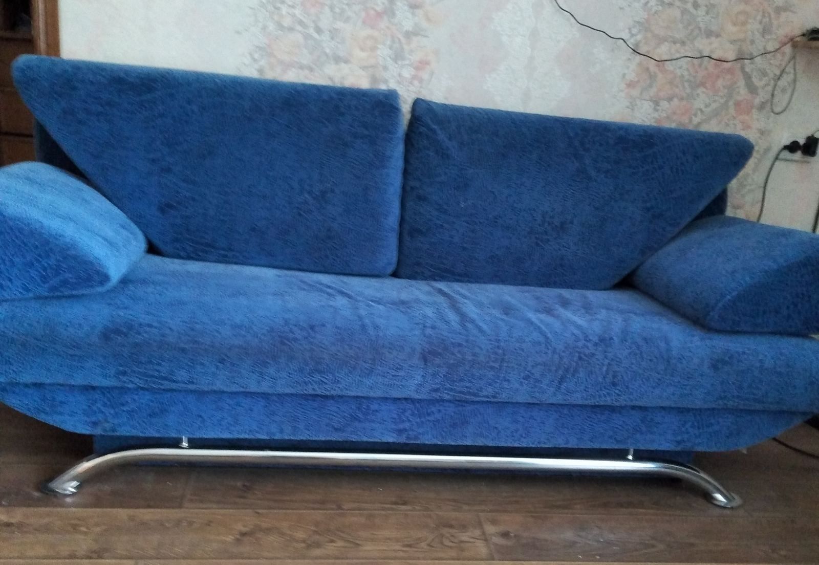 Продам диван  у гарному стані