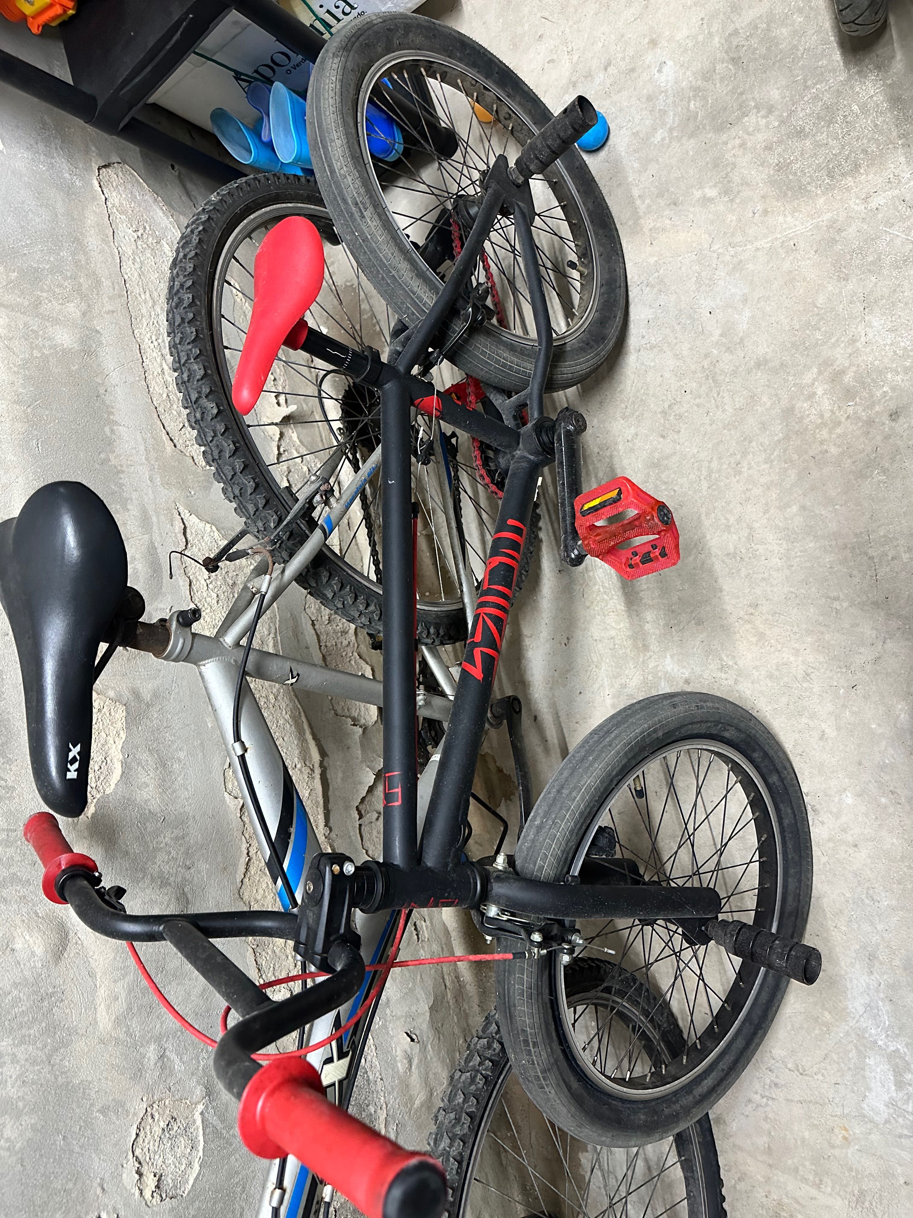Bicicleta BMX Preta/vermelha