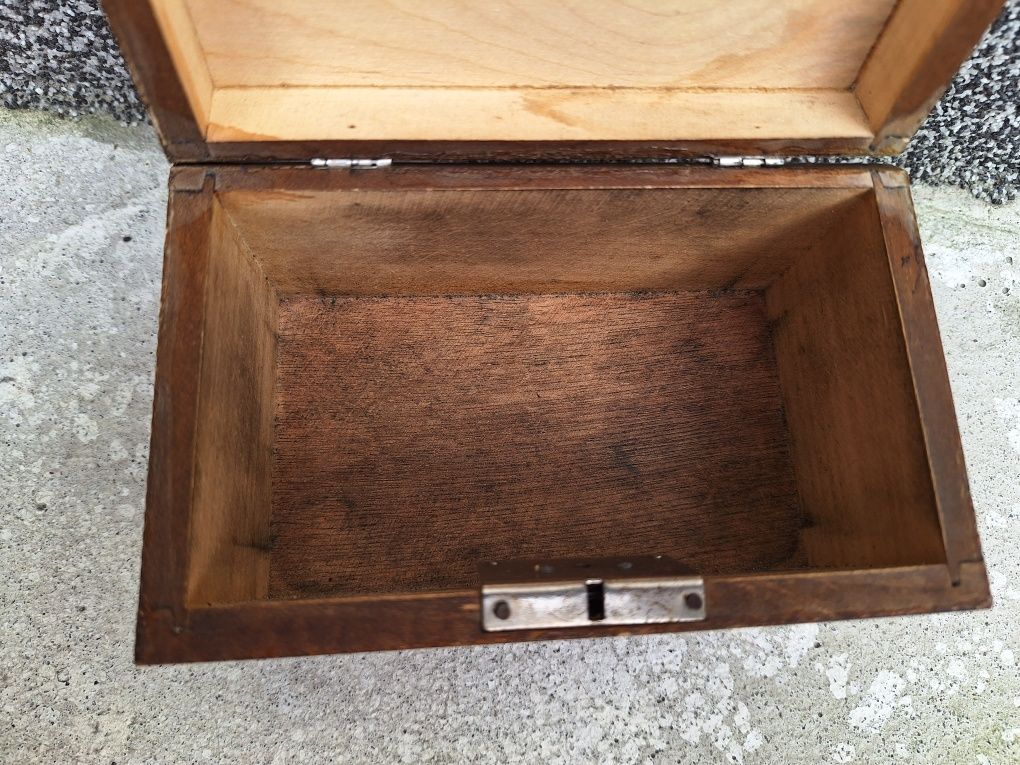 Szkatułka drewniana retro drewno kuferek na biżuterię skrzynka