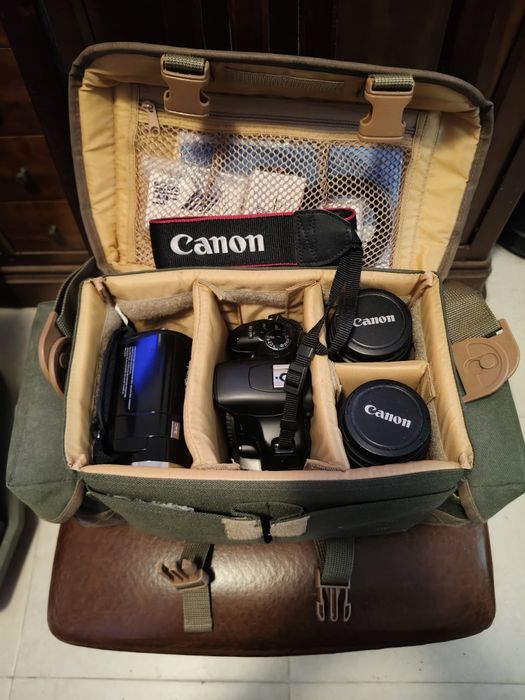 Máquina Fotográfica  muito pouco usada está como nova,