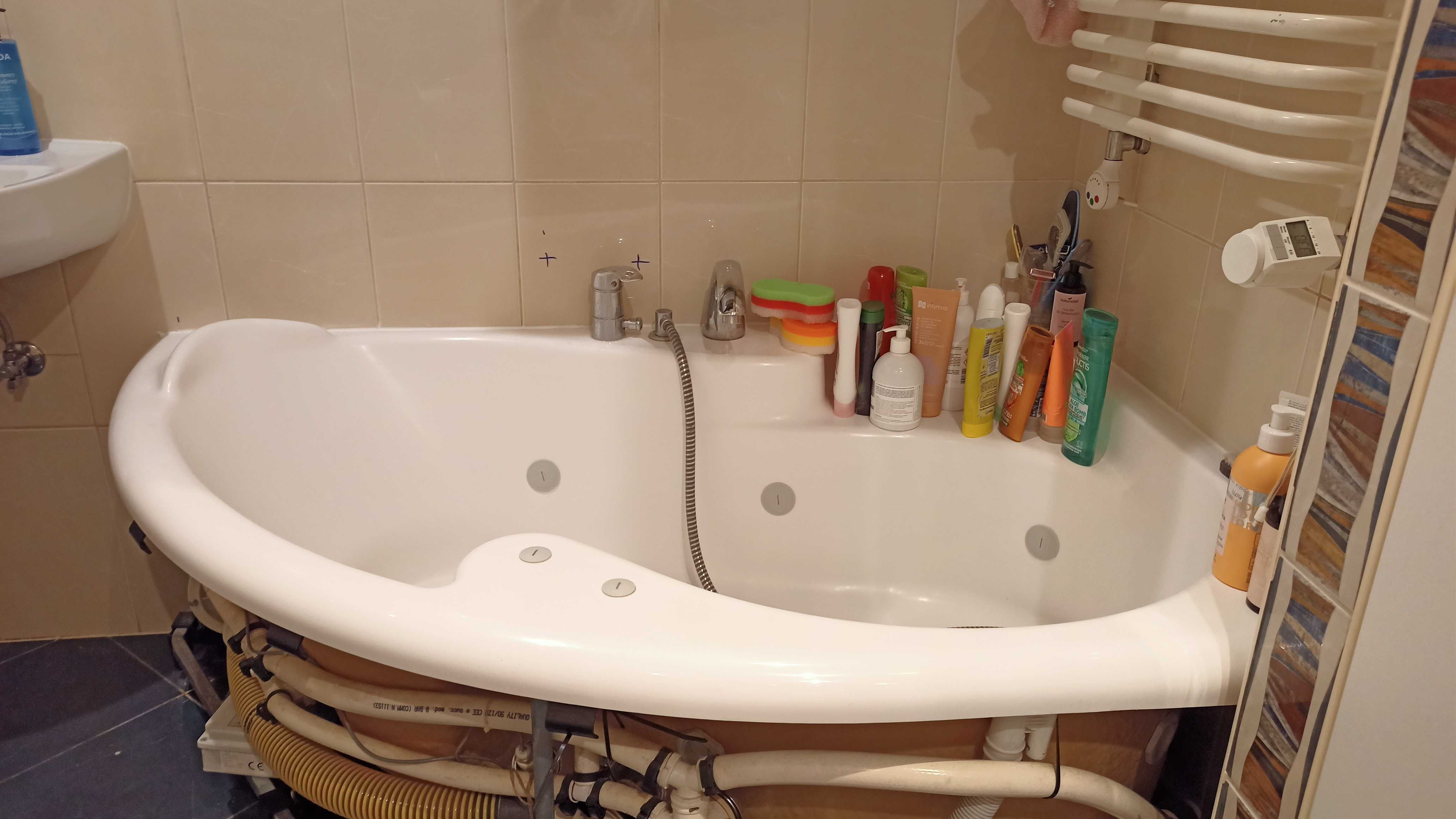 wanna narożna z hydromasażem