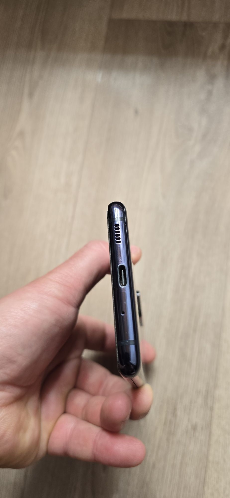 Продам SAMSUNG S20FE 6/128