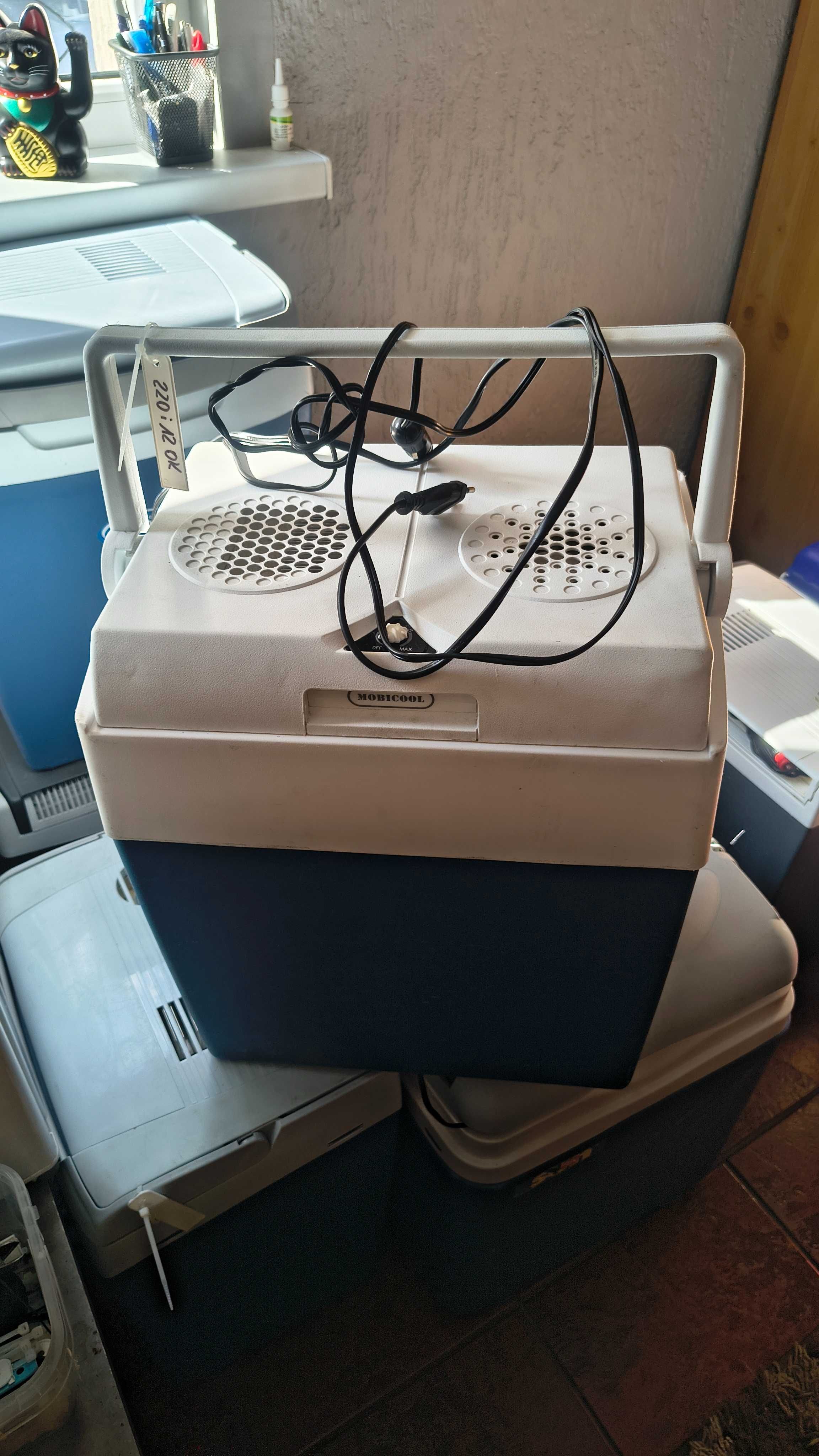 lodowka turystyczna mobicool 12v i220v  28 litrow