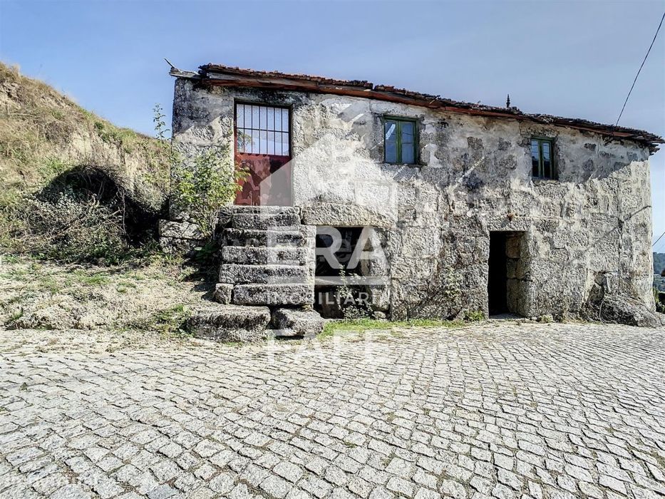 Moradias para restauro em Celorico de Basto