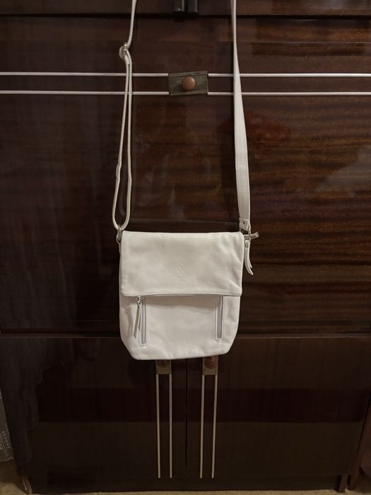 Сумка белая кожаная с длинной ручкой