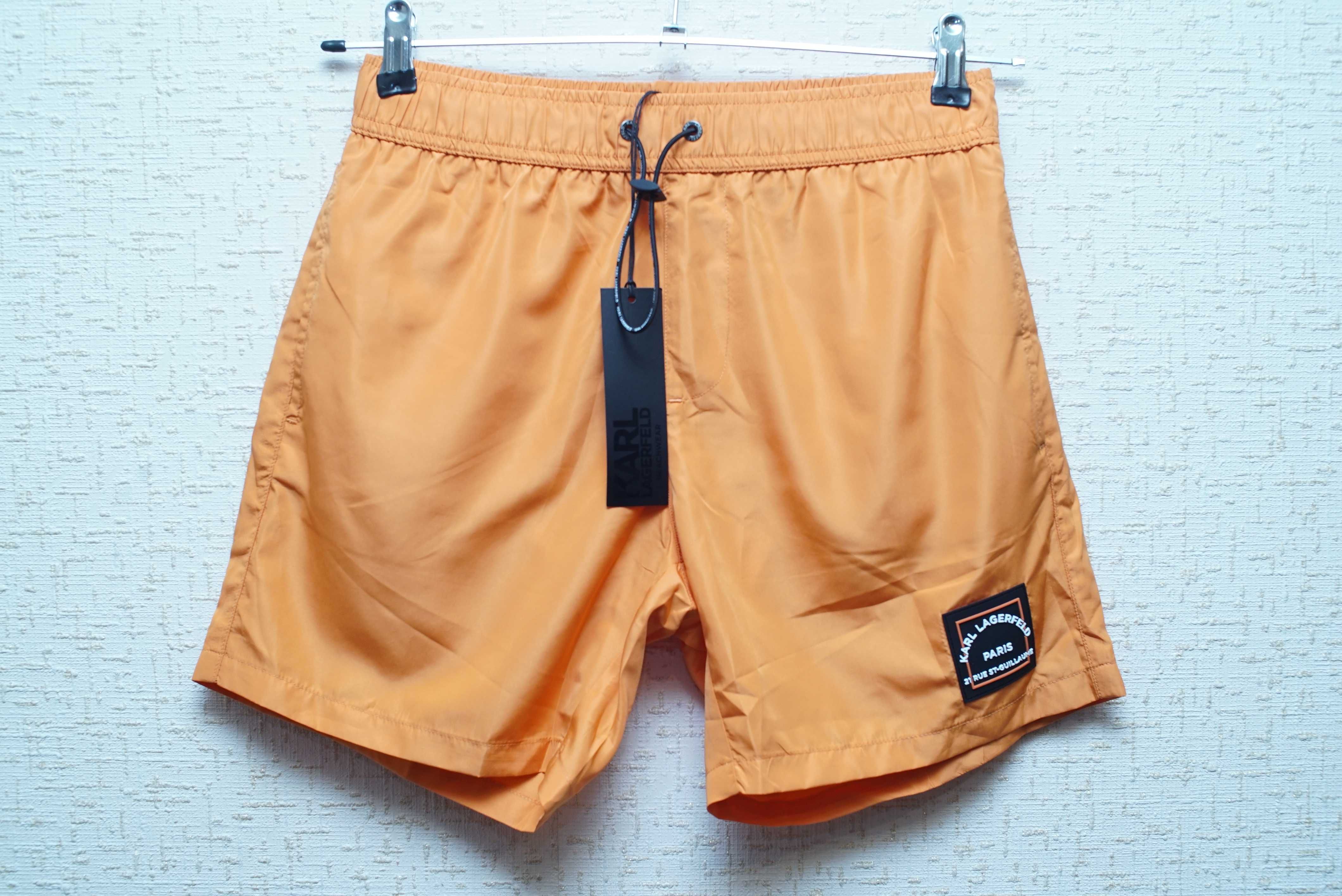 Мужские плавательные шорты KARL LAGERFELD оранжевого цвета.