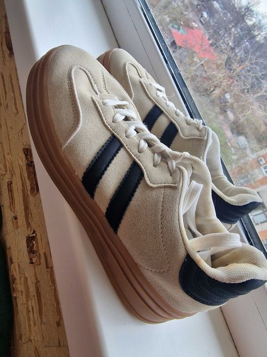 Кеди жіночі в гарному стані