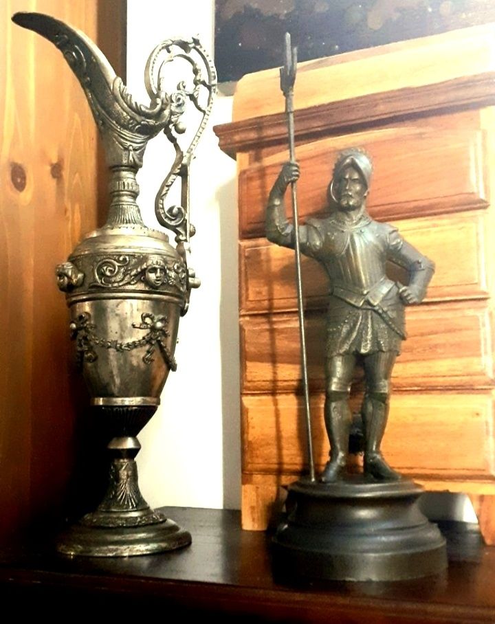 Estatueta Cavaleiro Conquistador Espanhol com alabarda Medieval 30 cm
