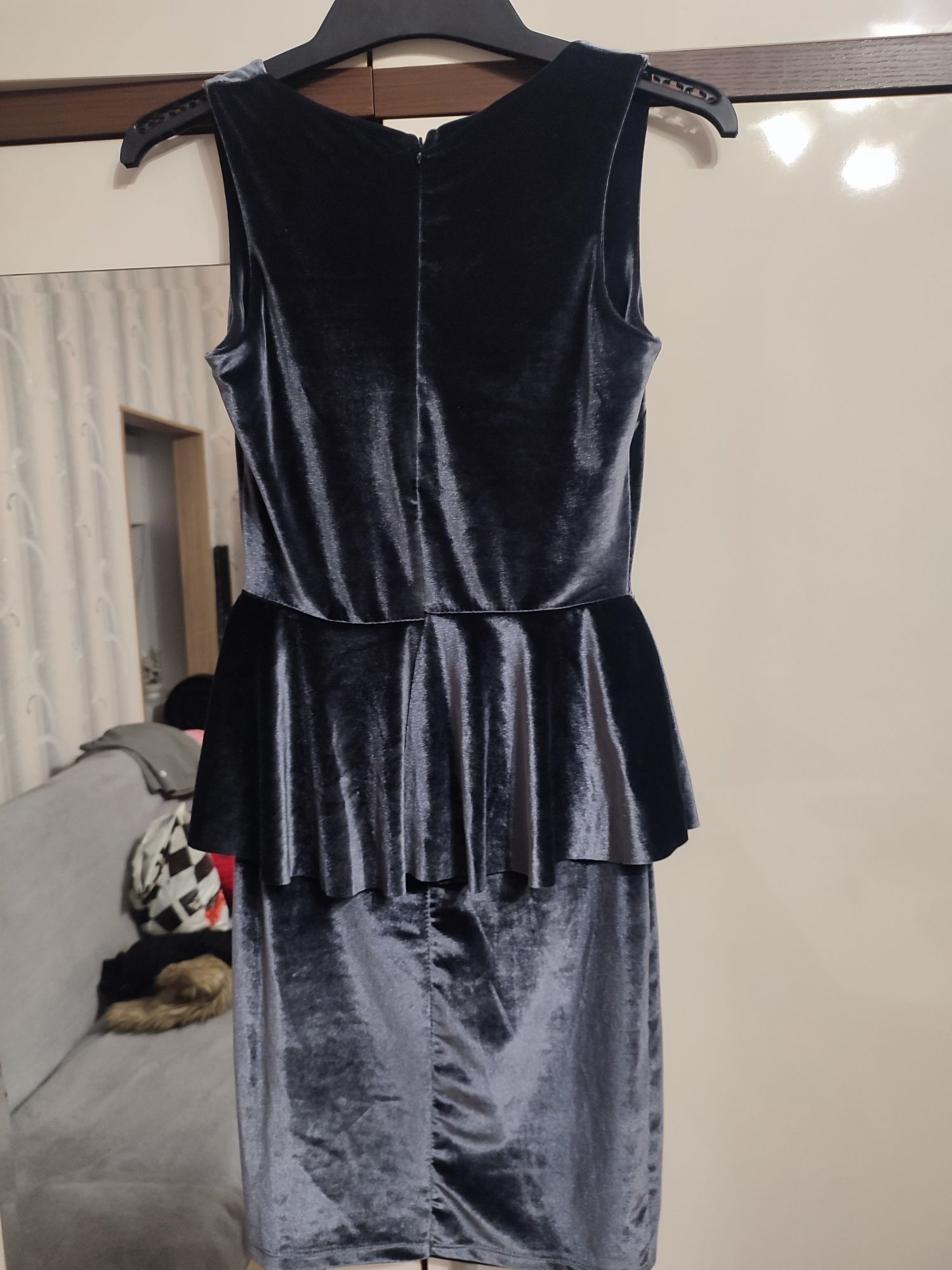 Sukienka elegancka ( metaliczny kolor ) S/M 38