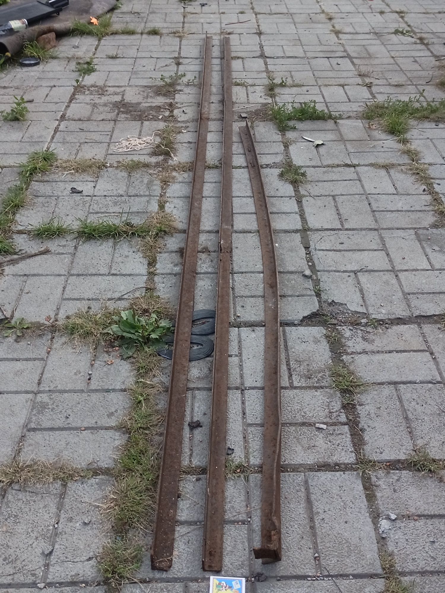 Продам уголок метал