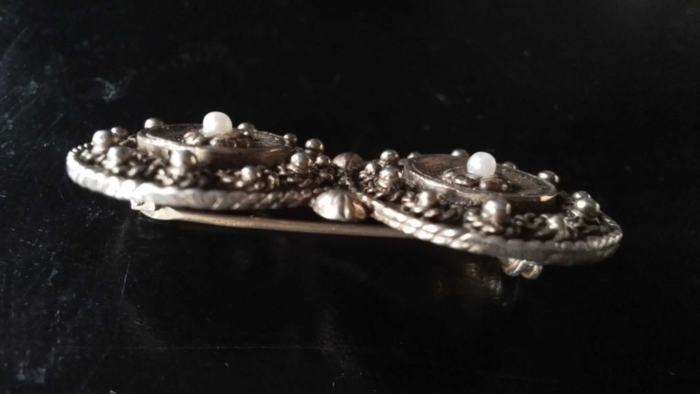 Alfinete de prata dourada