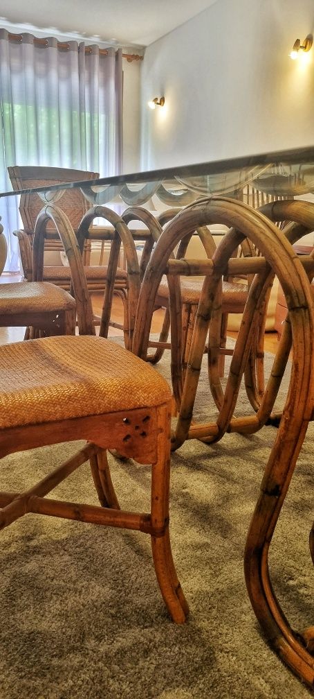Cadeiras e base da mesa sala jantar