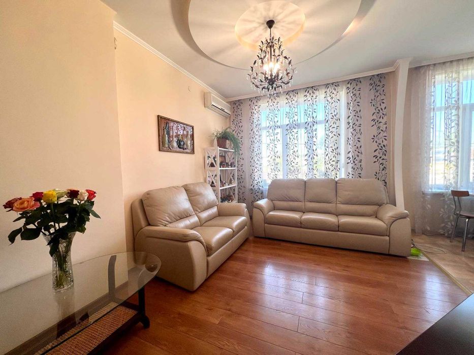 № 12636 - Простора двохповерхова 4 к. квартира, Центр, Київська