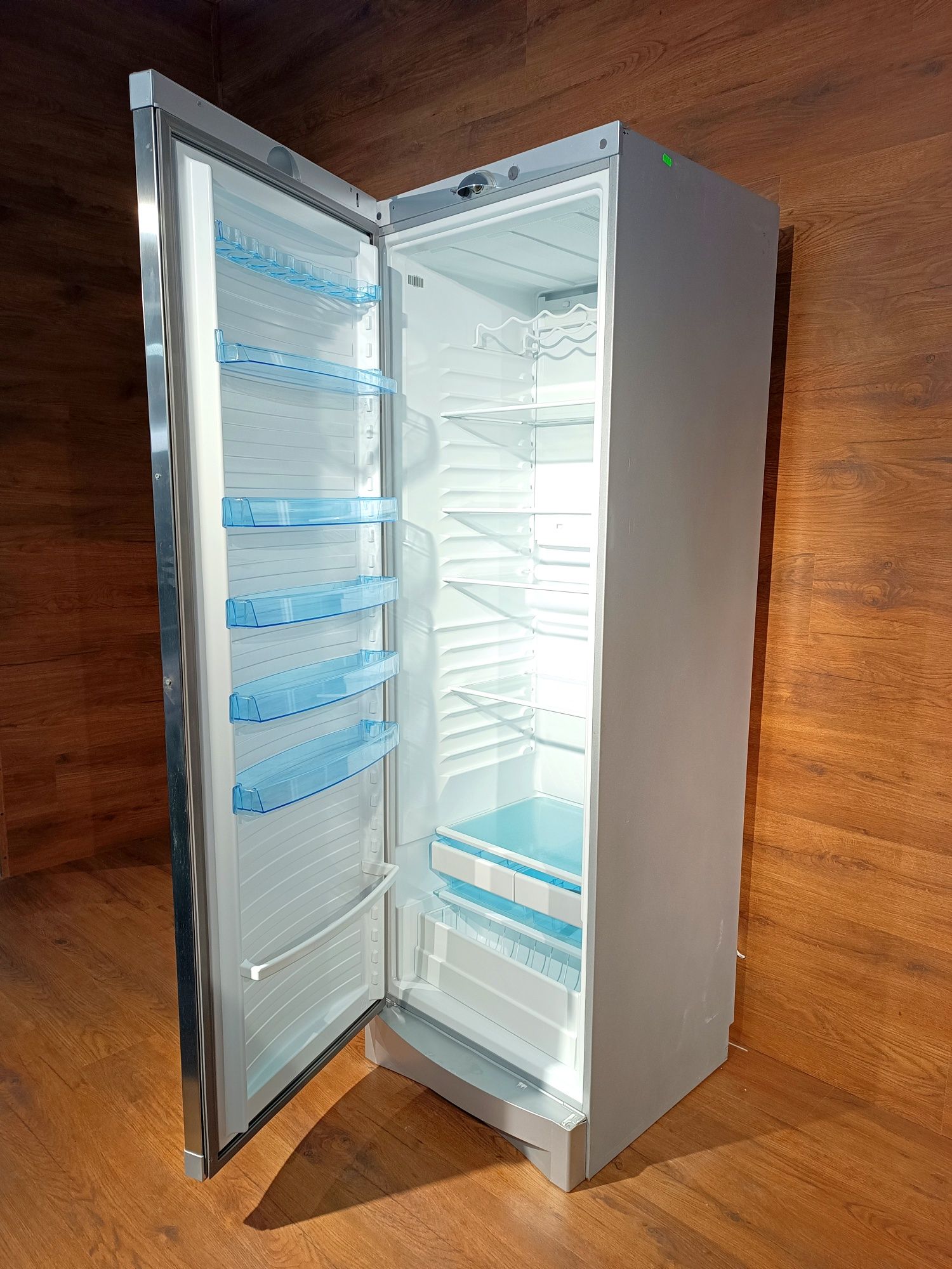 Однокамерний холодильник Vestfrost  обслугован ідеал гарантія доставка