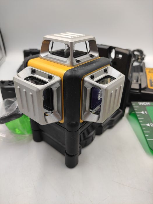 Na Lewara Laser 3-wiązkowy 3D DeWalt DCE089G