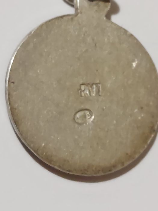 Srebrny stary wisiorek Rytosztuka znak zodiaku wodnik