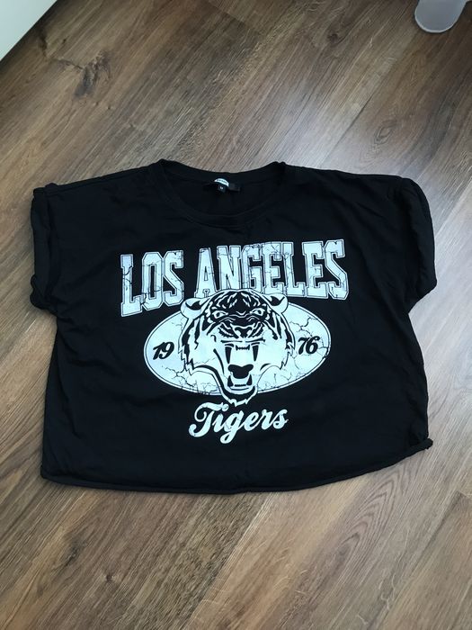 Жіноча вкорочена чорна футболка одяг худі кофта світшот безкоштовно