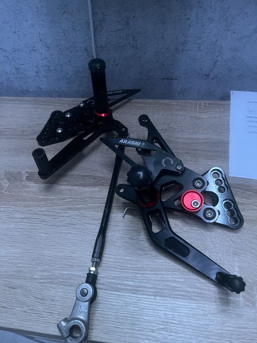 Regulowane podnóżki arashi gsx-r 1000