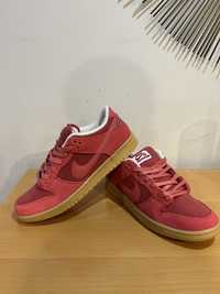 Nike SB Dunk low red gum
