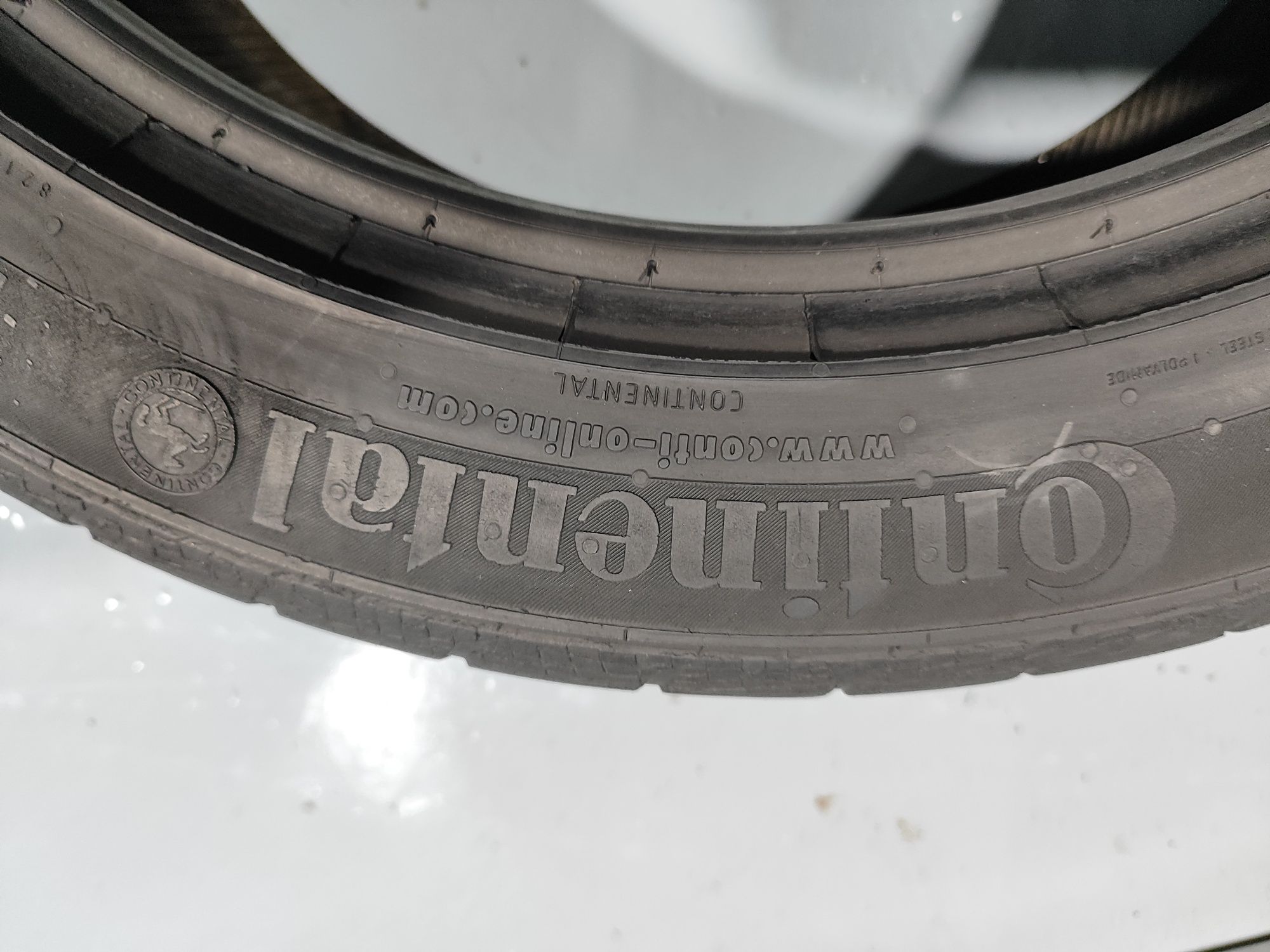 2 pneus semi novos 215-50R17 Continental - Oferta dos Portes