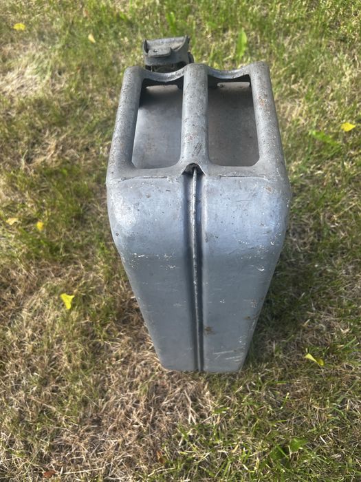 Stary ale dobry kanister 20l