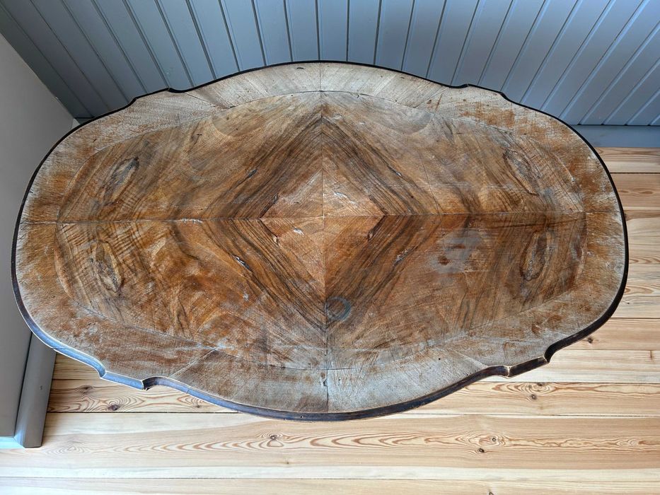 Owalny przedwojenny stolik do renowacji