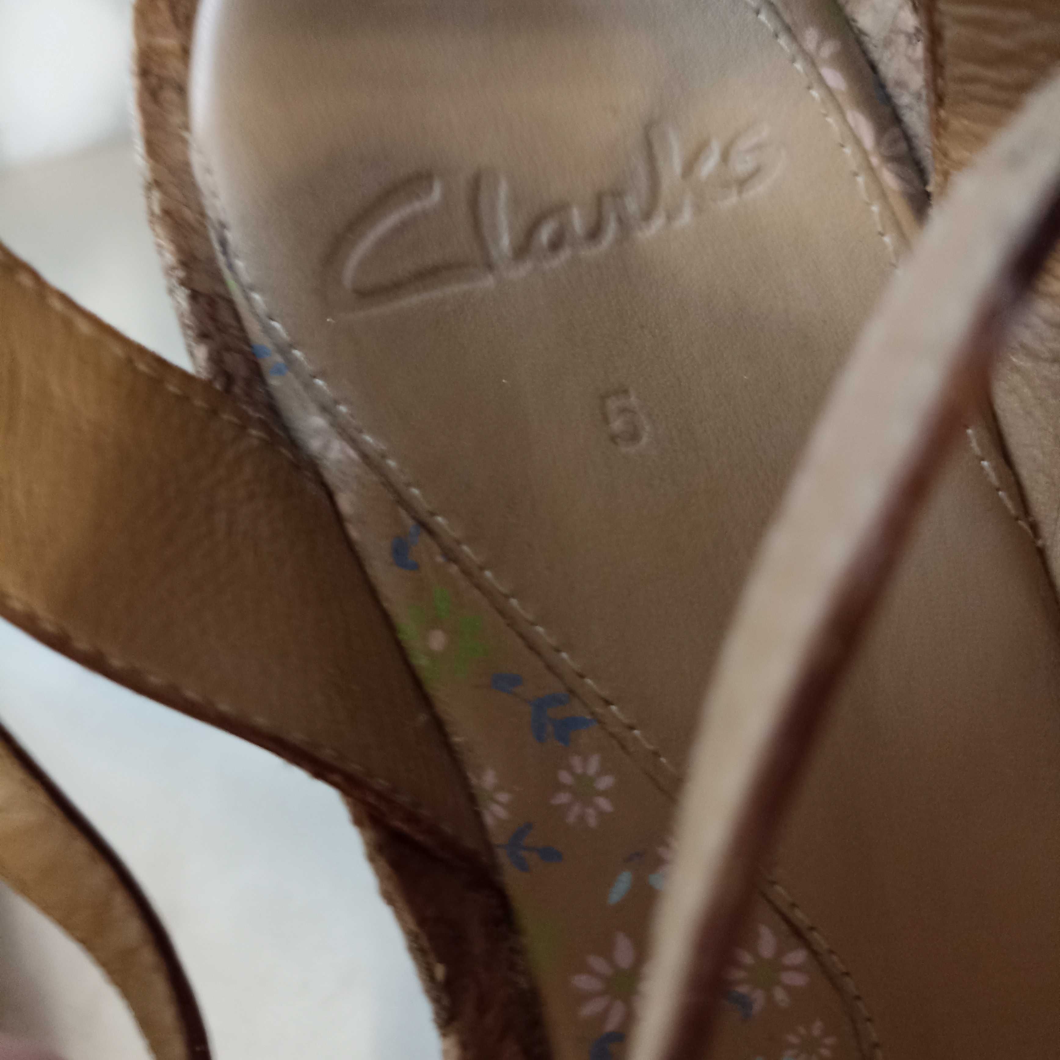 Босоножки Clarks кожаные 38 размер