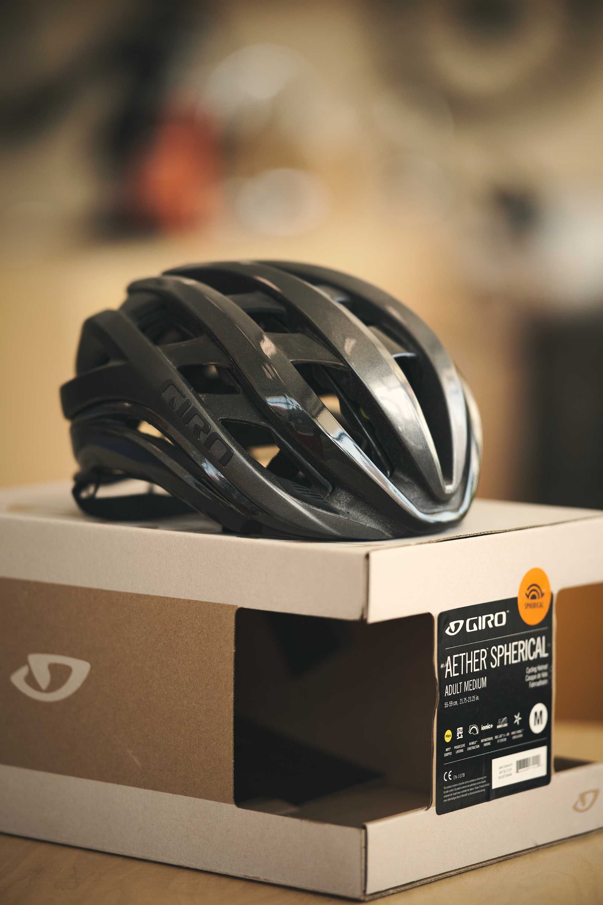 Kask GIRO Aether Spherical MIPS czarny rozm. M (55-59cm)