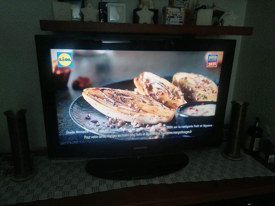 Vendo 32 polegadas TV lcd como nova