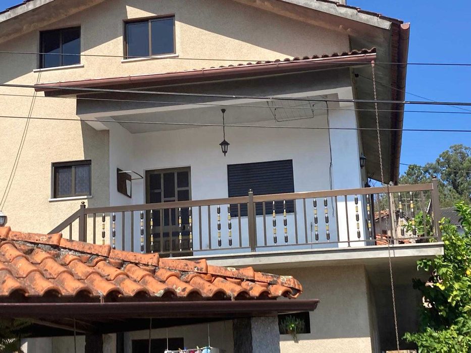 Aluga-se t3 moradia 1° andar